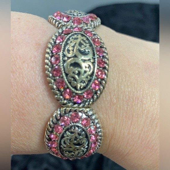 Pretty Pink Crystals in Oval Silver Medallions & Black Accents Stretch Bracelet - Picture 3 of 7